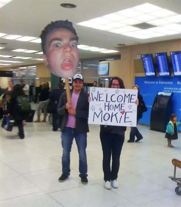 11.Airport Signs: Most Entertaining Hilarious Airport Signs